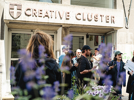 Creative Cluster in Wien mit Menschen und Pflanzen