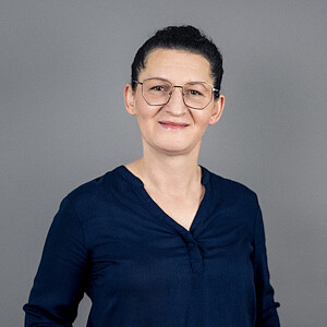 Als Reinigungskraft stelle ich sicher, dass die Wirtschaftsagentur Wien stets aufgeräumt und sauber ist, damit Sie einen angenehmen Aufenthalt bei uns haben.