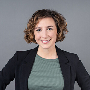 Perl_Franziska_InternationalBusiness Mit meiner Expertise unterstütze ich Sie bei Ihren individuellen Fragestellungen rund um die Beantragung einer Aufenthalts- und Beschäftigungserlaubnis.