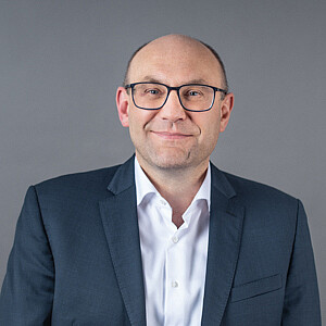 Rosinski_Jan_Immobilien Ich bin Ansprechperson für unsere Facility-Dienstleister*innen und Hausverwaltungen. Als Asset-Manager kümmere ich mich um unsere Immobilien.