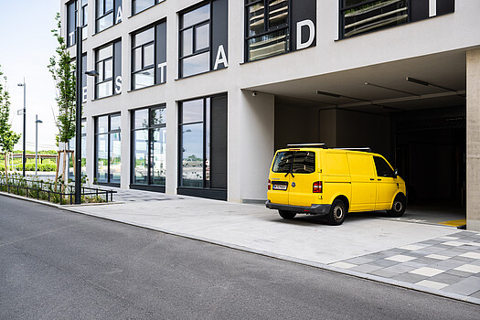 Gewerbehof Seestadt, Einfahrt Ladehof