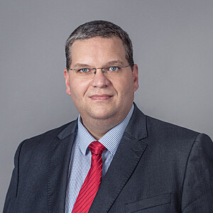 Bruckner_Friedrich_InternationalBusiness Ich unterstütze Drittstaatsangehörige*r mit Jobangebot in Wien, die dafür erforderliche Aufenthalts- und Arbeitserlaubnis zu erhalten.