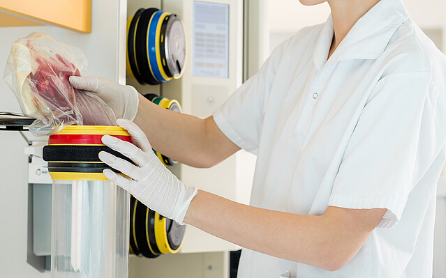 Sumetzberger 4 A medical professional using the Sumetzberger system