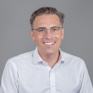 Chladek_Daniel_InternationalBusiness Ich beantworte Ihre Fragen, damit Sie sich schnell mit Ihrem Unternehmen aus Süddeutschland, Frankreich, der Schweiz, Italien oder dem MENA-Raum in Wien ansiedeln können.